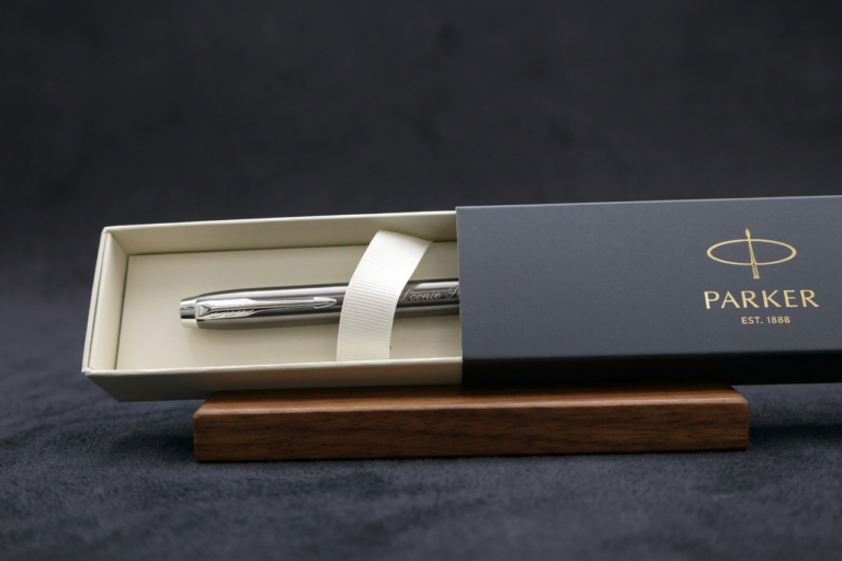 Hochwertiger Rollerball Stift mit Namensgravur (Diamantgravur)